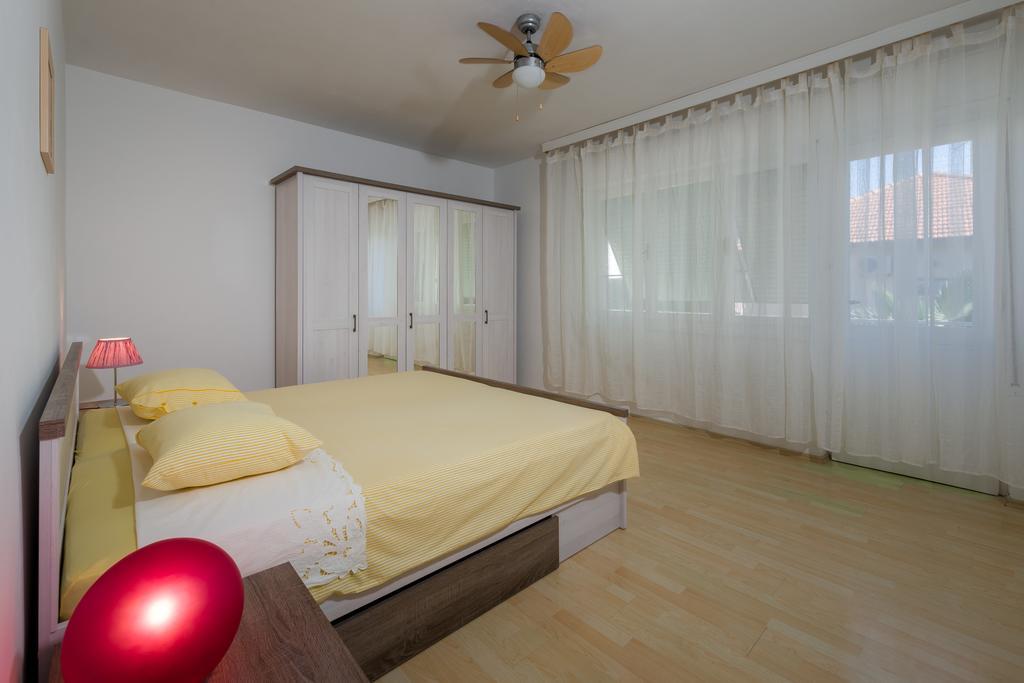 Garden Apartment Kaštela Kamer foto