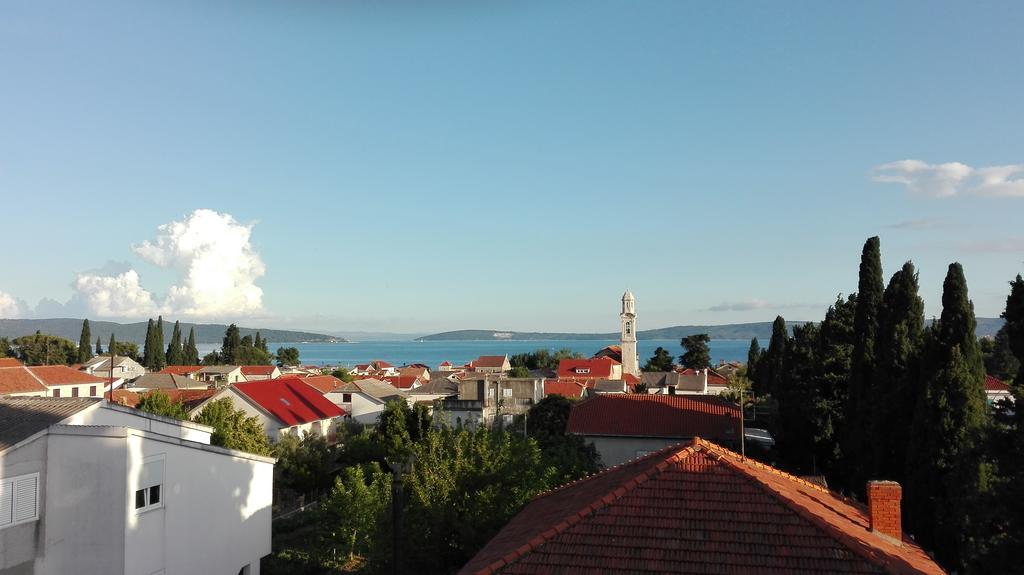 Garden Apartment Kaštela Buitenkant foto