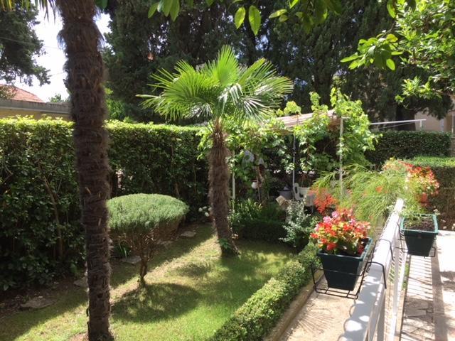 Garden Apartment Kaštela Buitenkant foto